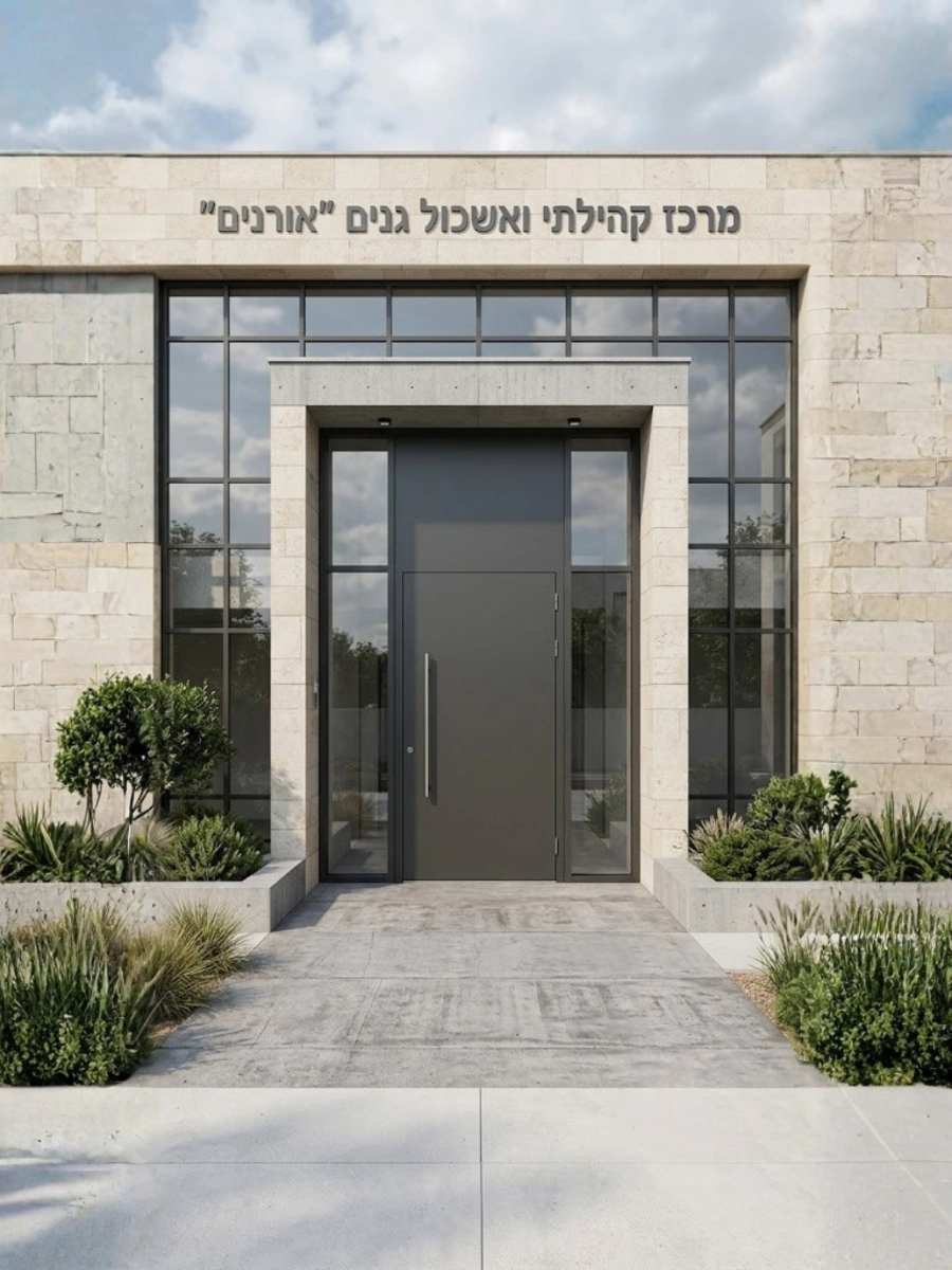 דלת בליסטית שחורה בכניסה למתקן רגיש עם חדר שרתים